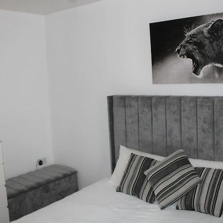 Lovely Modern Apartment Close To Town Centre Lexden Bagian luar foto