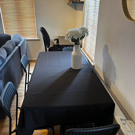 Lovely Modern Apartment Close To Town Centre Lexden Bagian luar foto