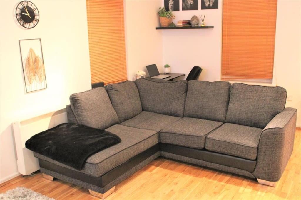 Lovely Modern Apartment Close To Town Centre Lexden Bagian luar foto
