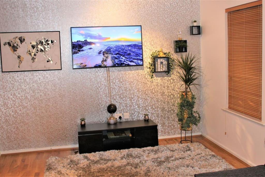 Lovely Modern Apartment Close To Town Centre Lexden Bagian luar foto