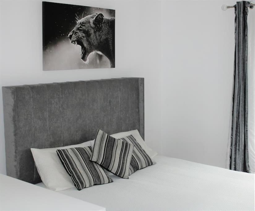 Lovely Modern Apartment Close To Town Centre Lexden Bagian luar foto