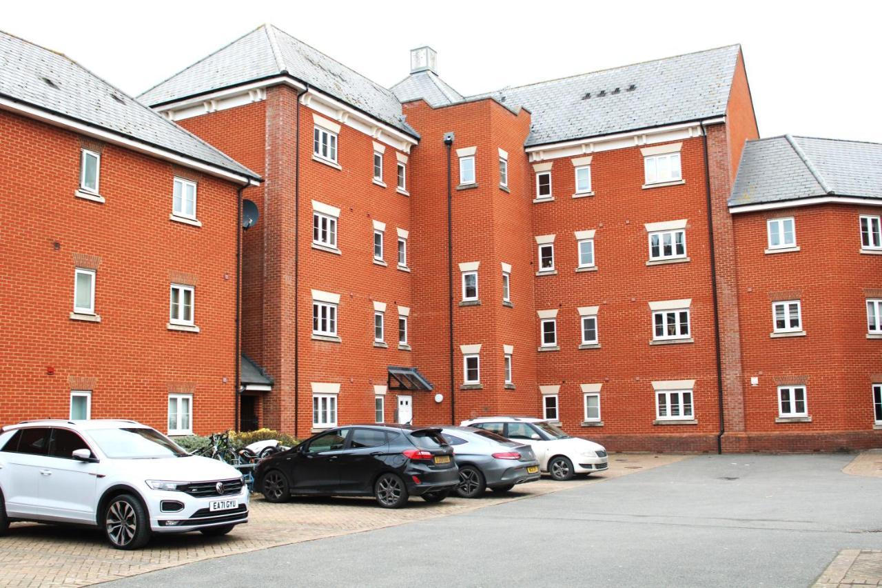 Lovely Modern Apartment Close To Town Centre Lexden Bagian luar foto